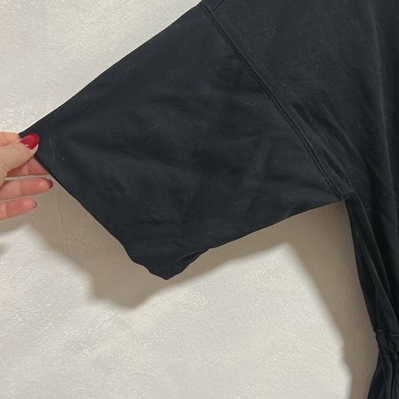 Elegant Black Midi Dress - Picture 5 of 7